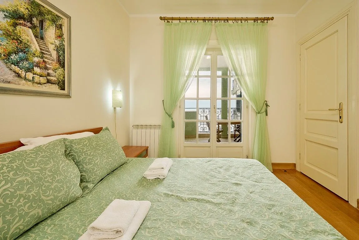 Sale, four bedroom apartment, 131m², Sveti Stefan, Budva