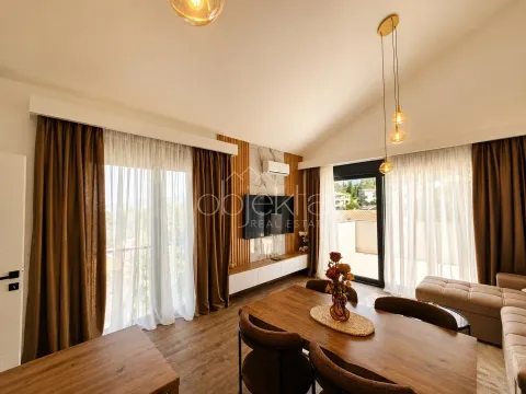 Rent, apartment, 100m², Kotor, Crna Gora - image 2