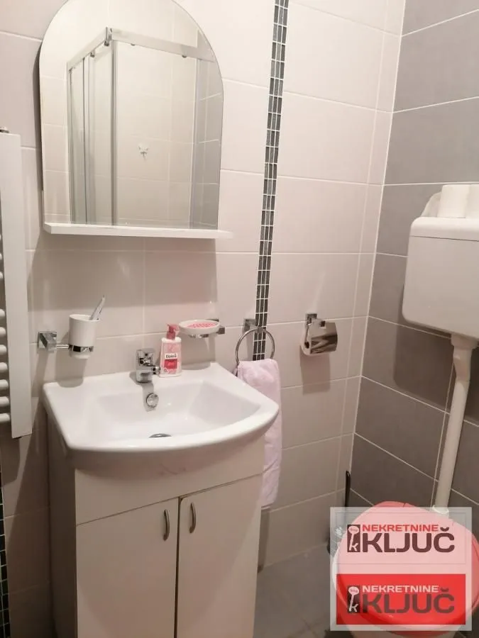 Izdavanje, garsonjera, 27m², Centar, Novi Sad