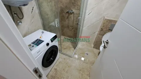 Kupatilo sa tuš kabinom i veš mašinom. - image 4
