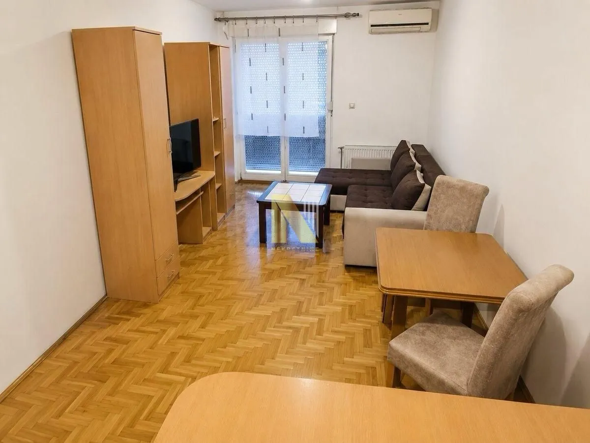 Izdavanje, garsonjera, 30m², Grbavica, Novi Sad Sve Podlokacije