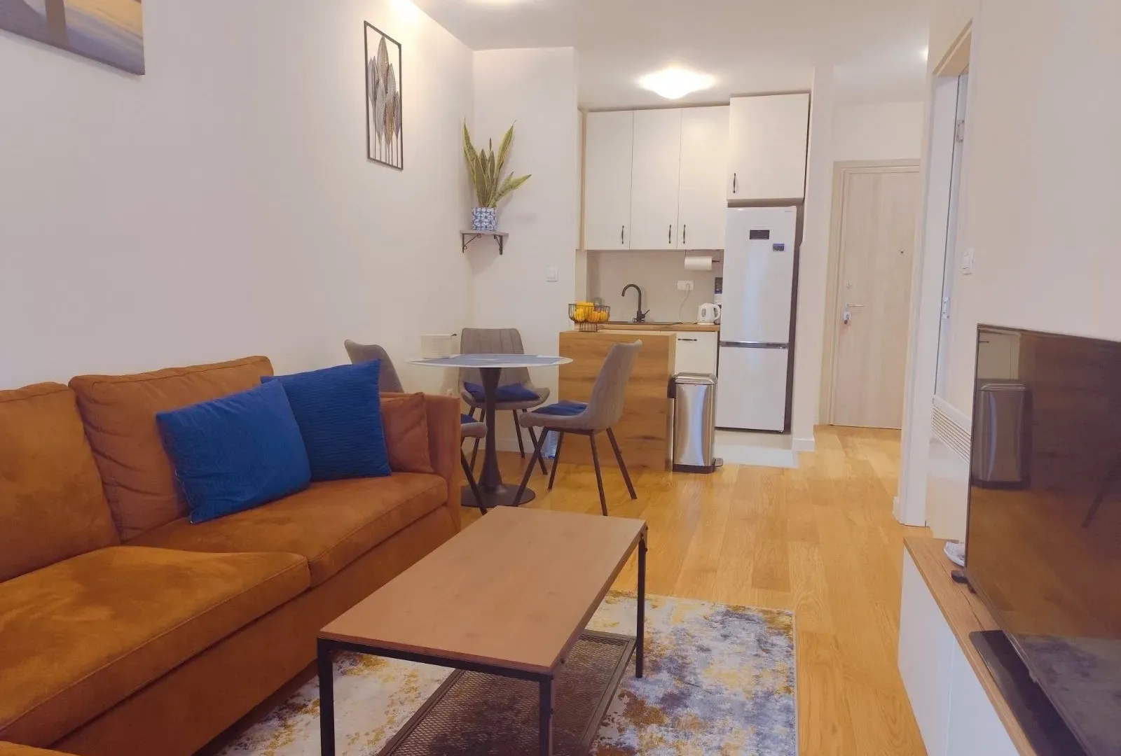 Izdavanje, jednosoban stan, 40m², Central Point, Podgorica