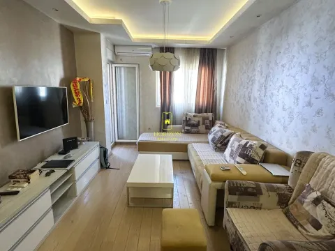 Prodaja, dvosoban stan, 66m², City Kvart, Podgorica - image 1