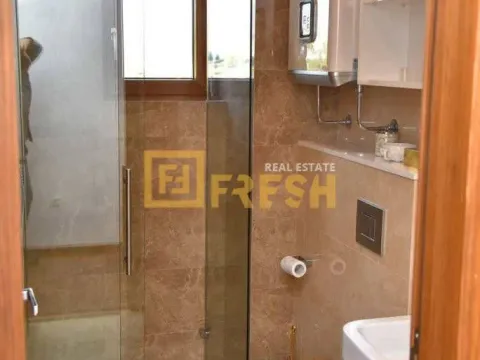 Izdavanje, četvorosoban stan, 140m², Centar, Podgorica - image 19