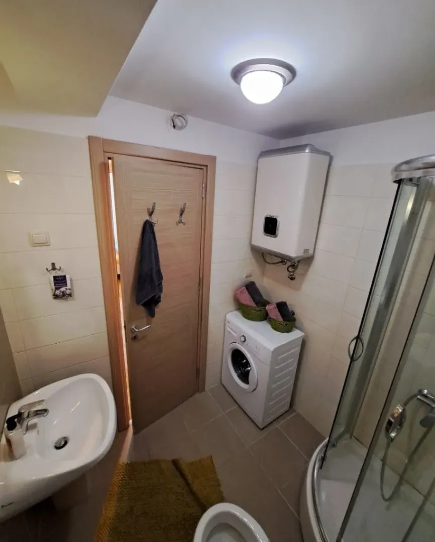 Izdavanje, jednosoban stan, 58m², Lazi, Budva