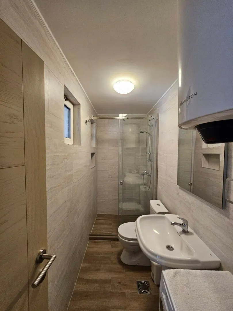 Izdavanje, dvosoban stan, 55m², Bečići, Budva