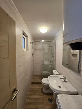 Izdavanje, dvosoban stan, 55m², Bečići, Budva - image 4