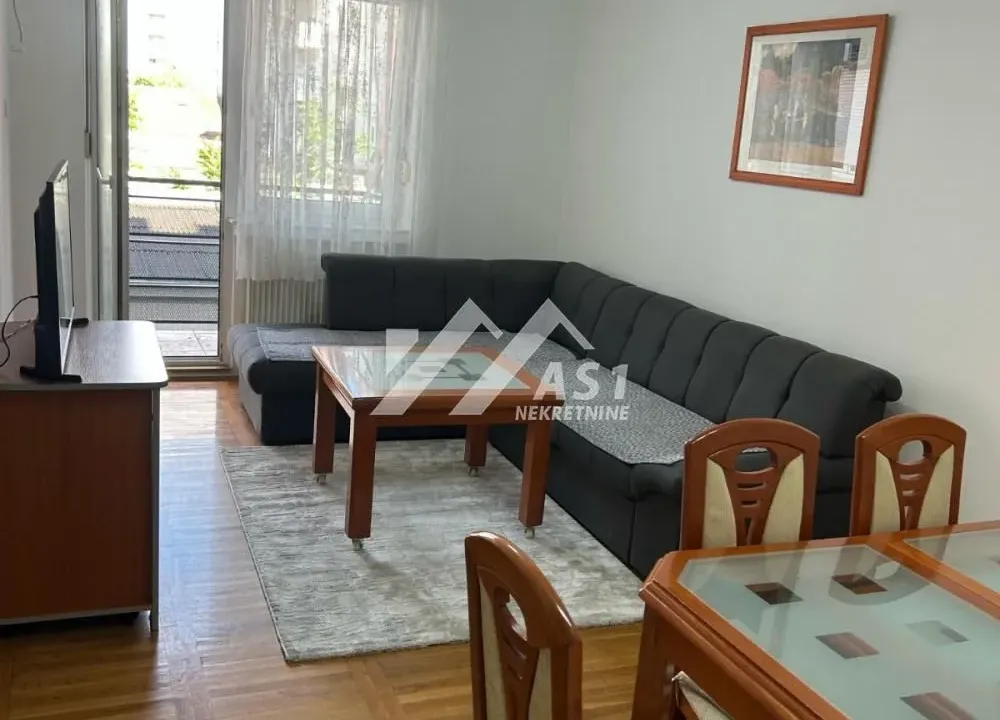 Izdavanje, dvosoban stan, 50m², Bulevar Oslobodjenja, Novi Sad Sve Podlokacije