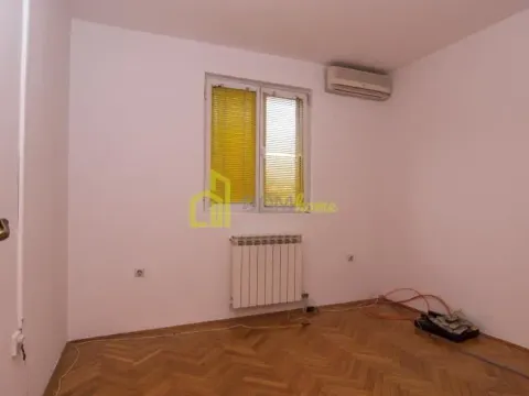 Izdavanje, kuća, 400m², Momišići, Podgorica - image 9