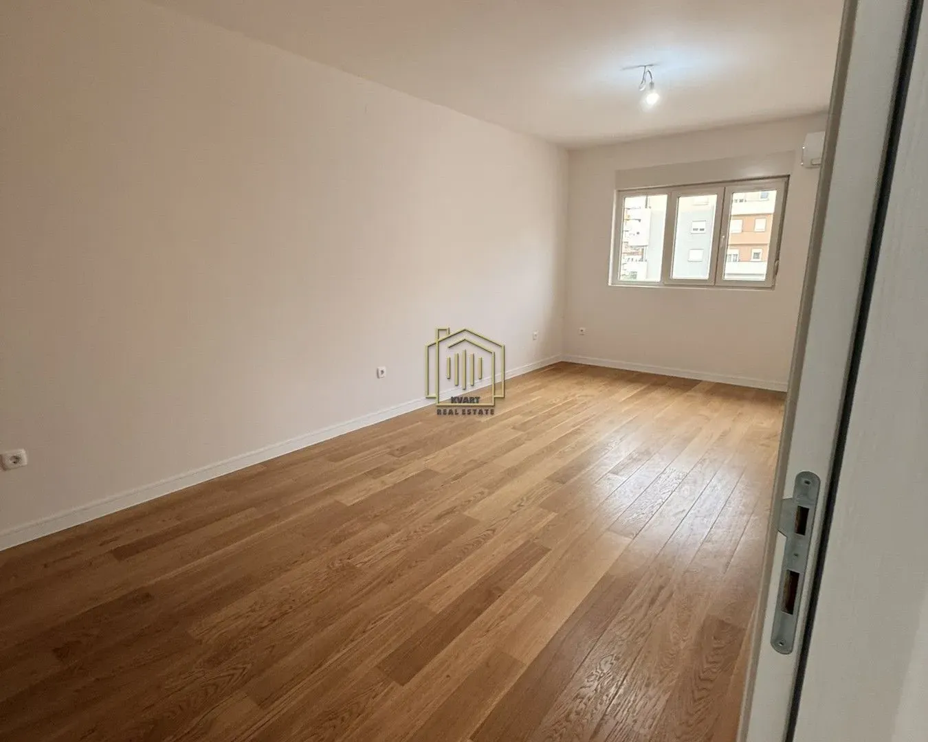 Izdavanje, jednosoban stan, 49m², Central Point, Podgorica