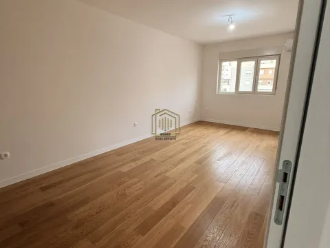 Izdavanje, jednosoban stan, 49m², Central Point, Podgorica - image 2