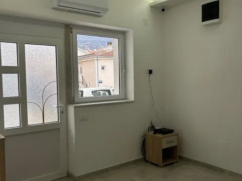 Izdavanje, poslovni prostor, 25m², Babin Do, Budva - image 4