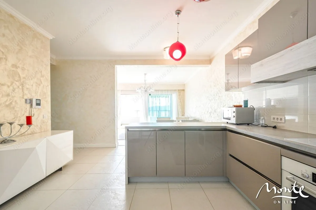 Sale, two bedroom apartment, 115m², Bečići, Budva