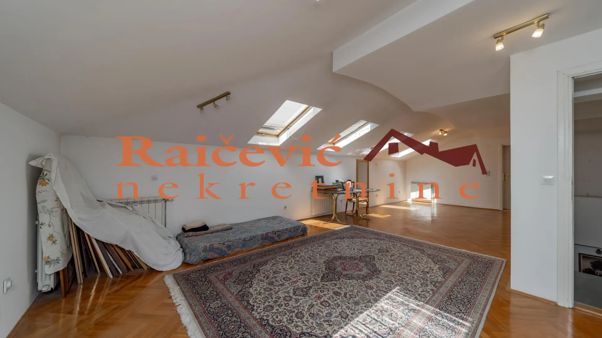 Prodaja, kuća, 273m², Beograd, Srbija