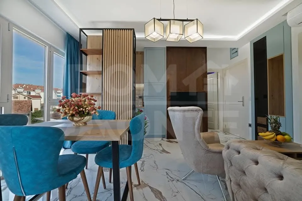 Izdavanje, dvosoban stan, 60m², Tivat, Crna Gora