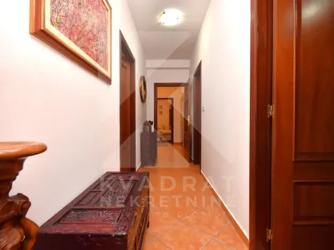 Rent, three bedroom apartment, 100m², Gorica C, Podgorica - image 13