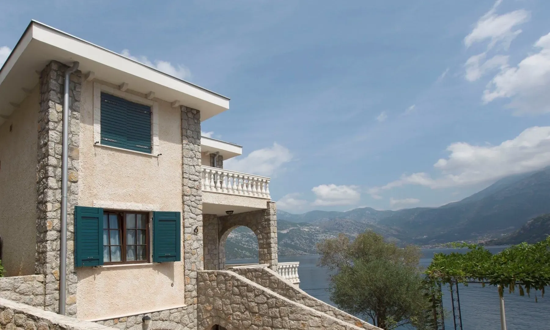 Sale, house, 235m², Kostanjica, Kotor