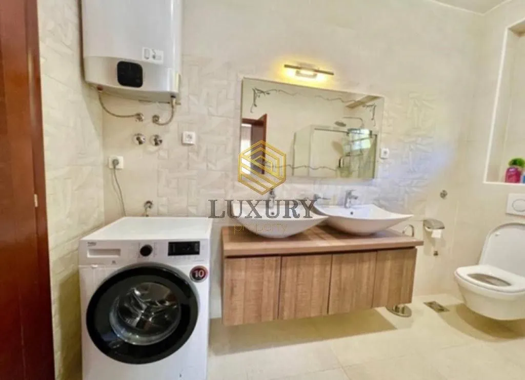 Sale, house, 400m², Markovići, Budva