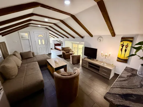 Izdavanje, kuća, 60m², Zabjelo, Podgorica - image 1