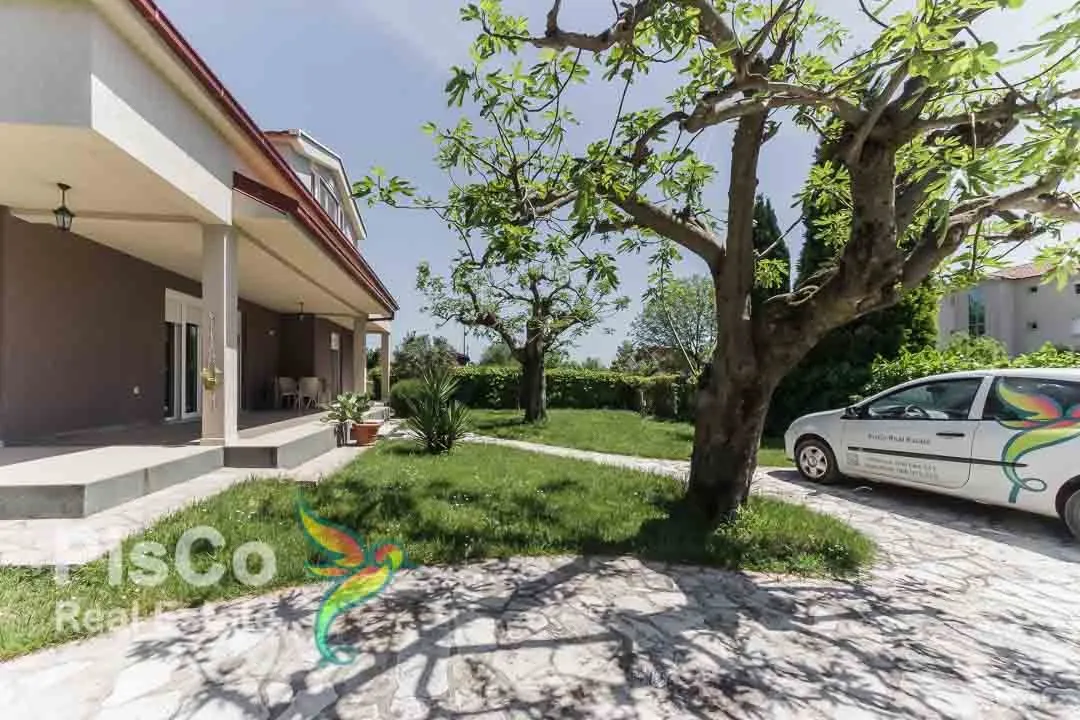 Prodaja, kuća, 200m², Tološi, Podgorica