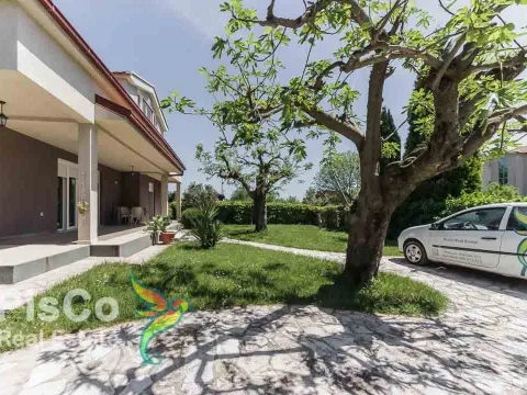 Prodaja, kuća, 200m², Tološi, Podgorica - image 3