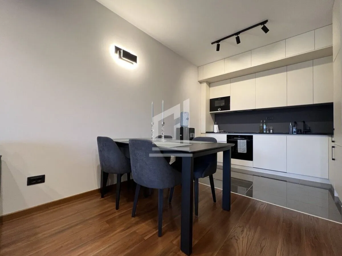 Izdavanje, trosoban stan, 96m², Master Kvart, Podgorica