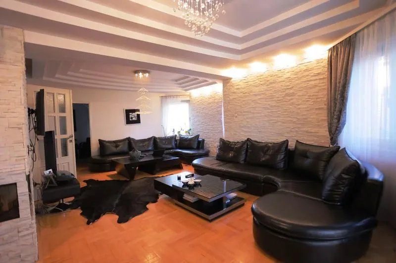 Sale, house, 332m², Pantelej, Niš