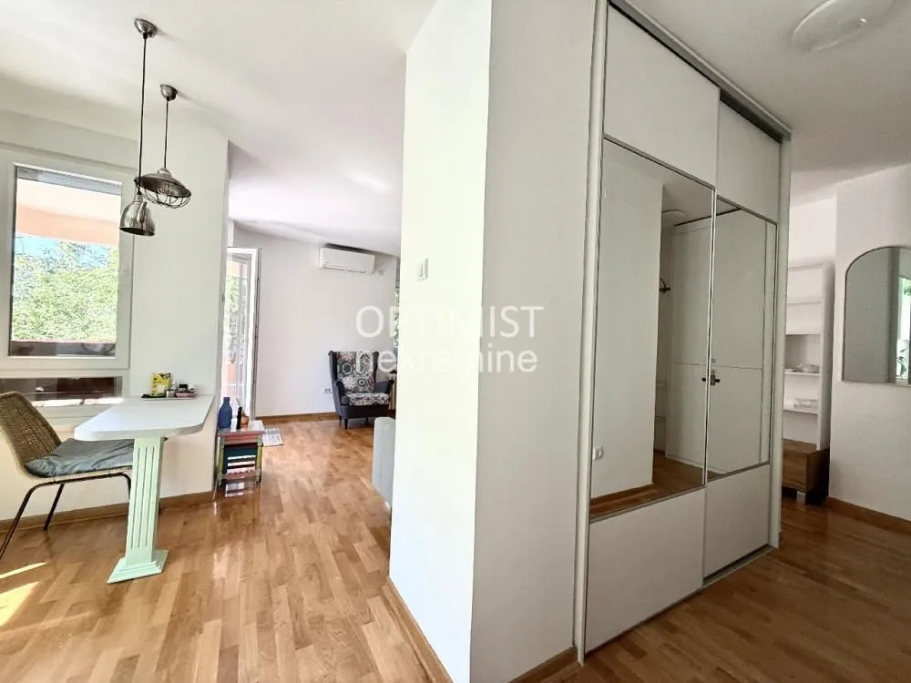 Izdavanje, dvosoban stan, 46m², Stari Grad, Beograd