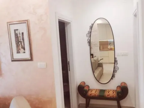 Sale, one bedroom apartment, 61m², Dobrota, Kotor - image 18