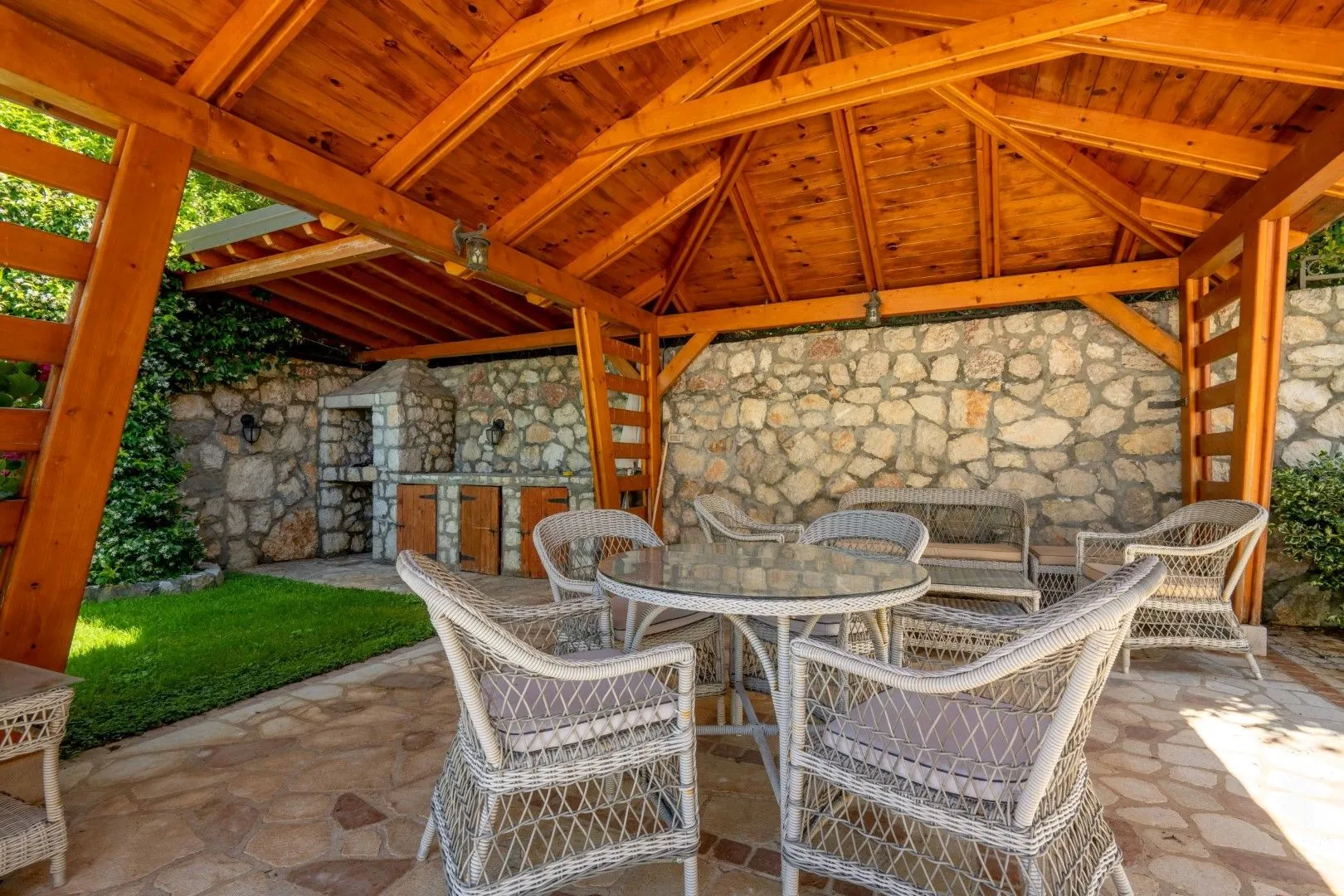 Sale, house, 317m², Reževići, Budva