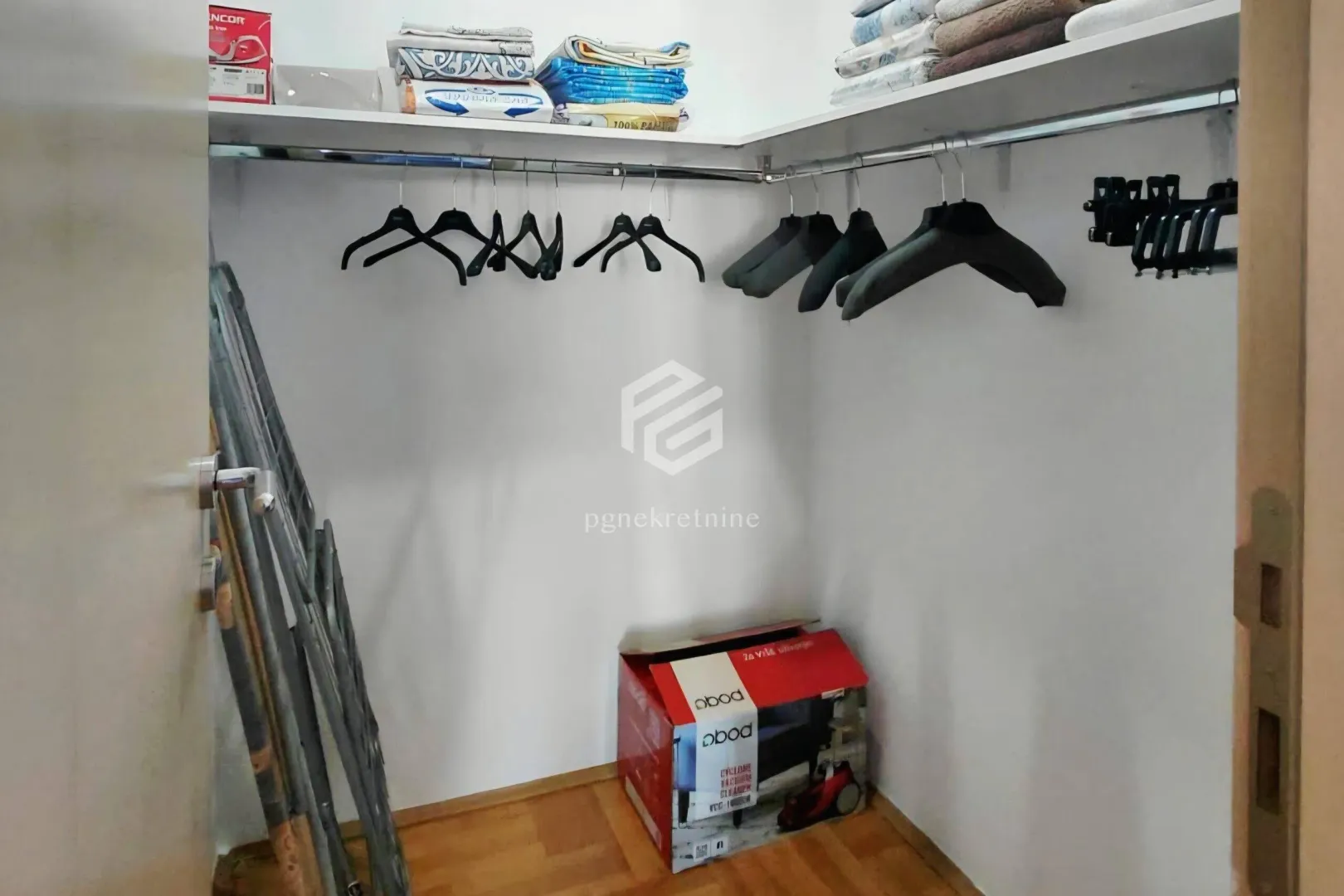 Izdavanje, trosoban stan, 96m², Preko Morače, Podgorica
