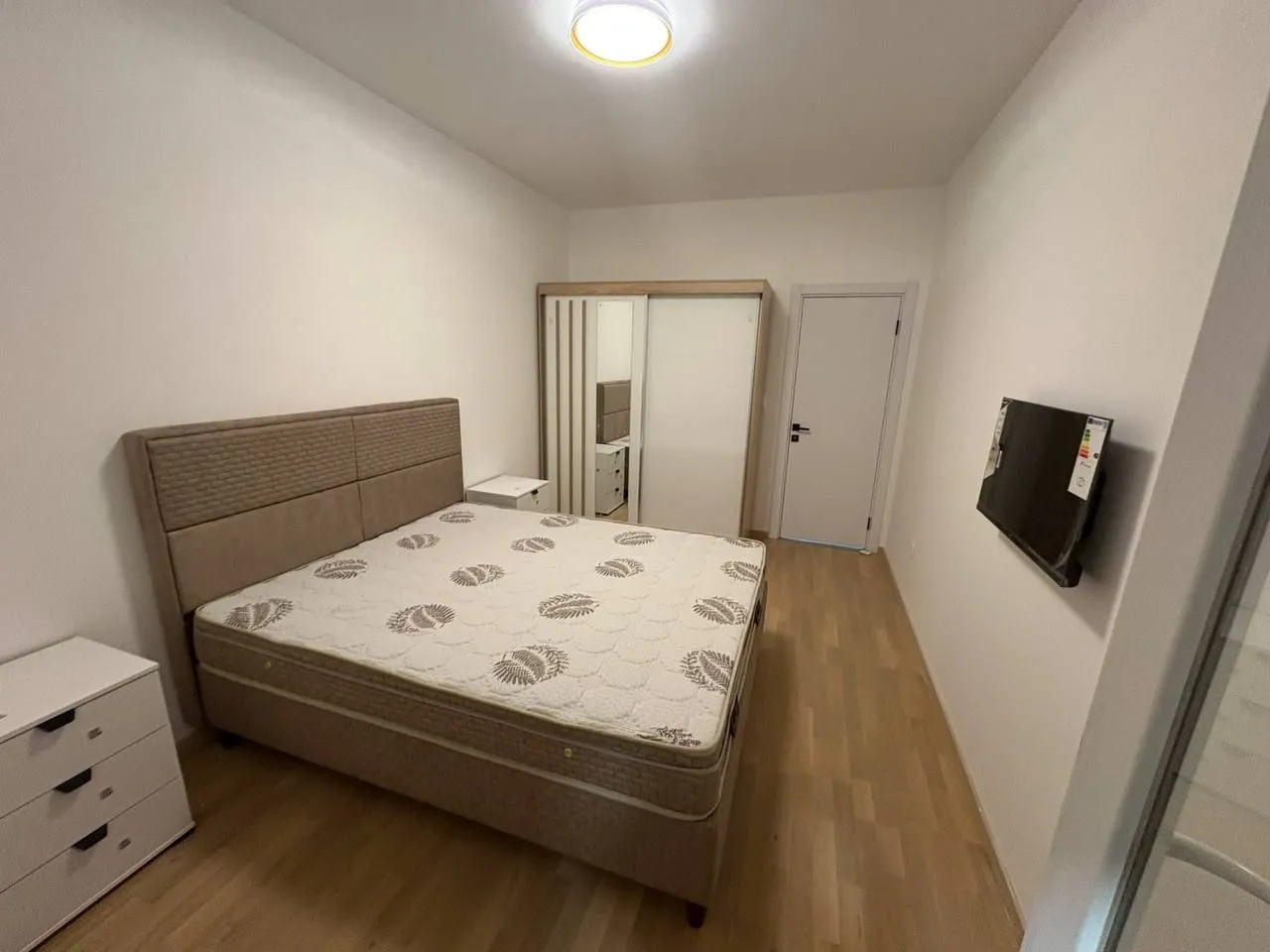 Izdavanje, dvosoban stan, 80m², Centar, Podgorica