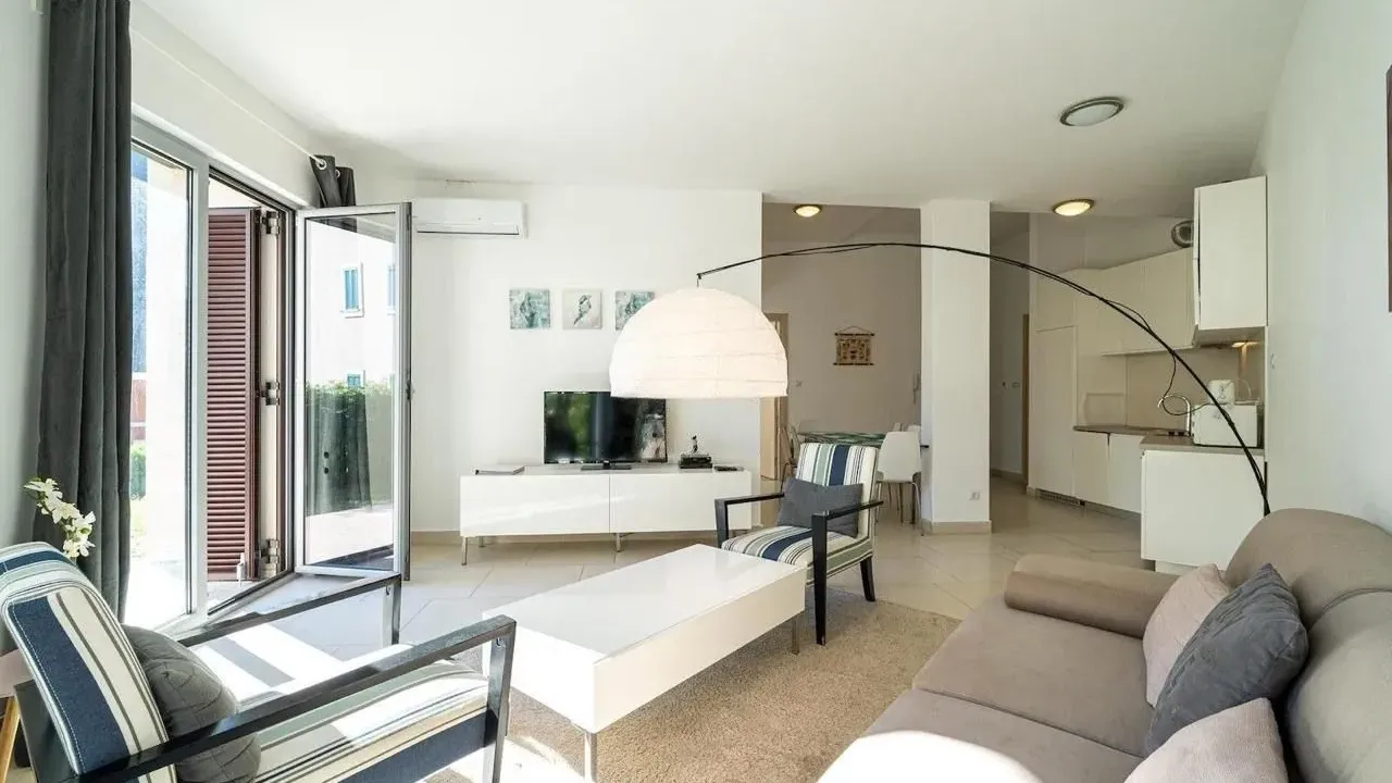 Sale, two bedroom apartment, 84m², Morinj, Kotor