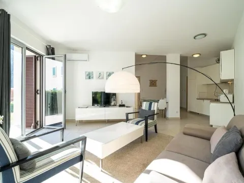 Prodaja, dvosoban stan, 84m², Morinj, Kotor - image 4