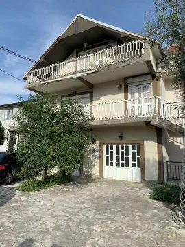 Izdavanje, kuća, 120m², Blok 9, Podgorica - image 4
