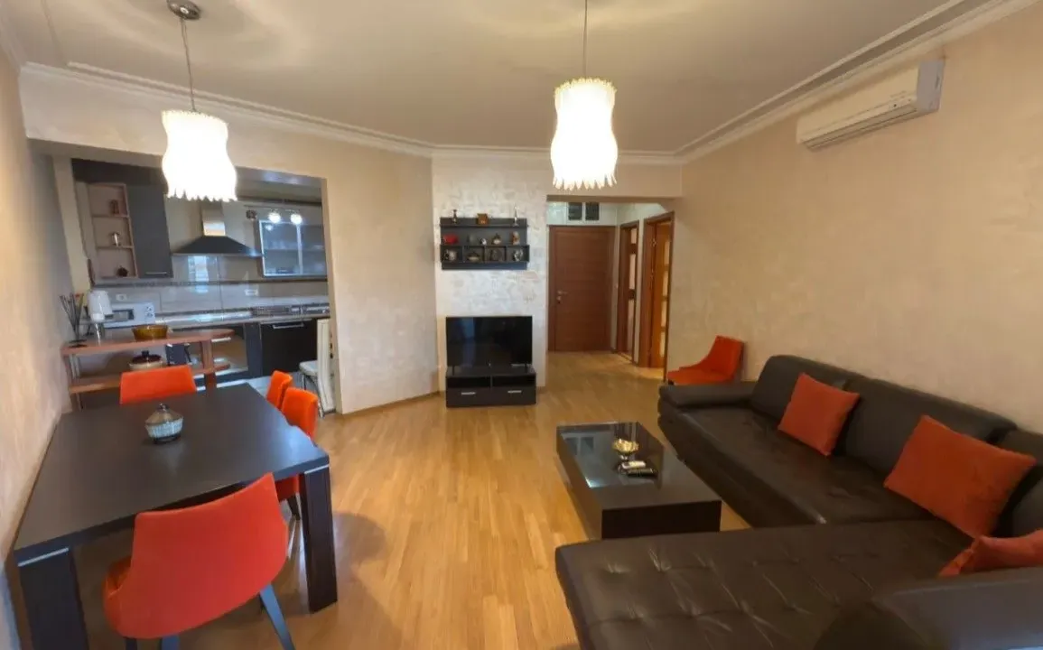 Izdavanje, dvosoban stan, 98m², Centar, Podgorica