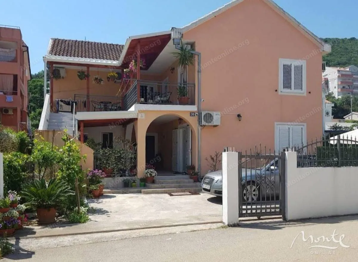 Prodaja, kuća, 220m², Budva, Crna Gora