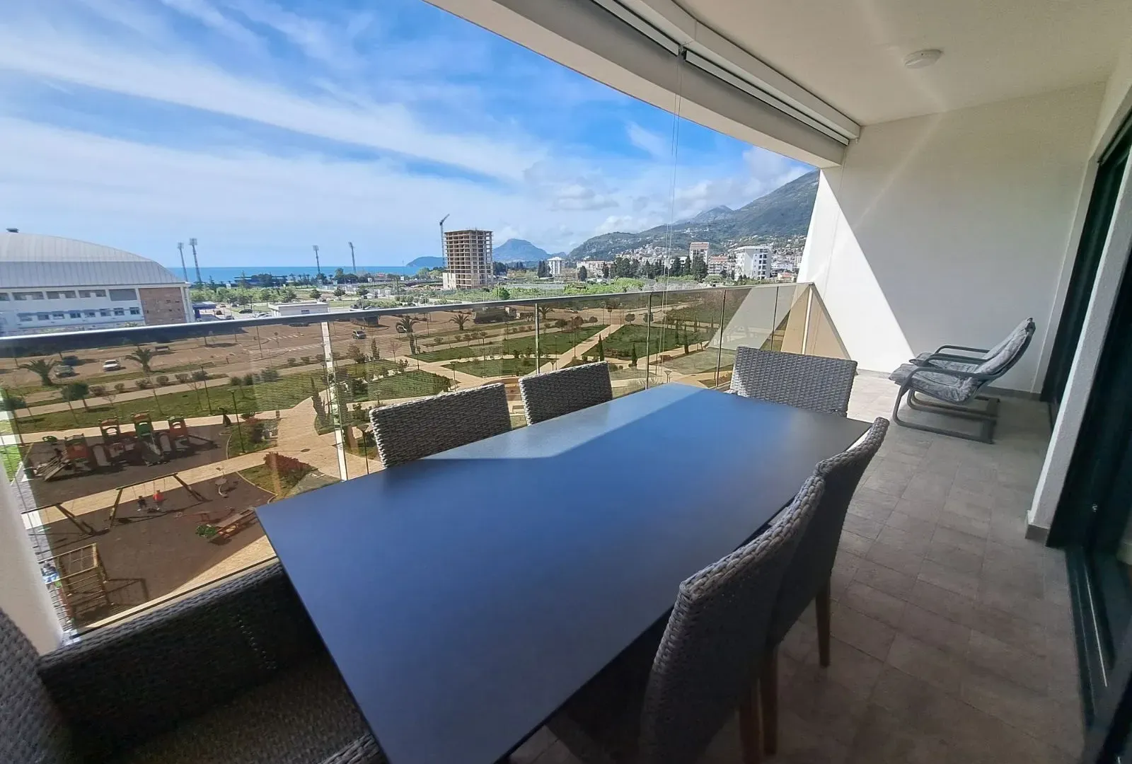 Izdavanje, jednosoban stan, 62m², Soho City, Bar