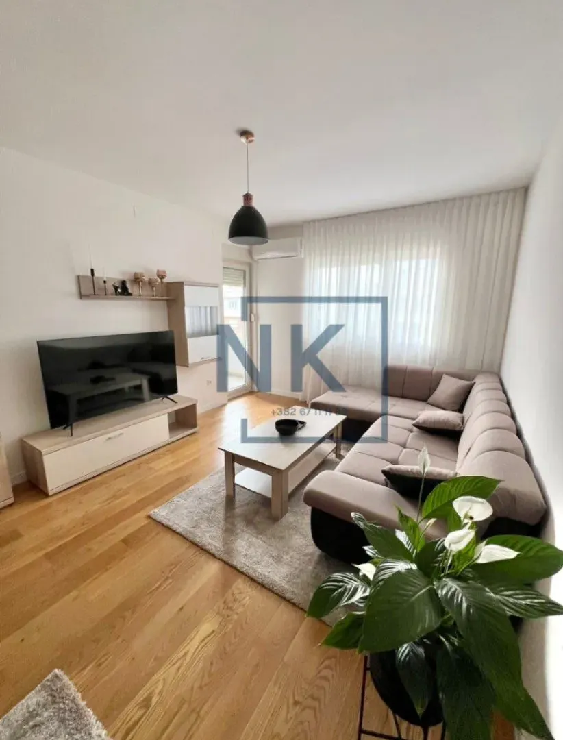 Izdavanje, jednosoban stan, 49m², Central Point, Podgorica