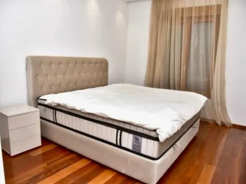 Izdavanje, četvorosoban stan, 130m², Centar, Podgorica - image 11