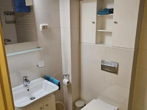 Izdavanje, jednosoban stan, 46m², City Kvart, Podgorica - image 3