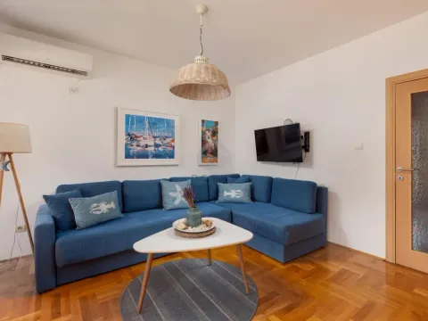 Sale, one bedroom apartment, 50m², Dobrota, Kotor - image 3