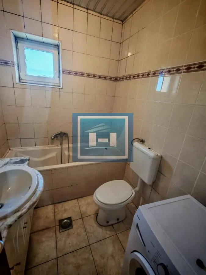 Izdavanje, dvosoban stan, 61m², Centar, Paraćin