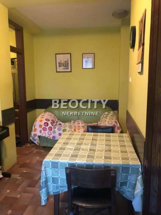 Prodaja, dvosoban stan, 46m², Centar, Novi Sad