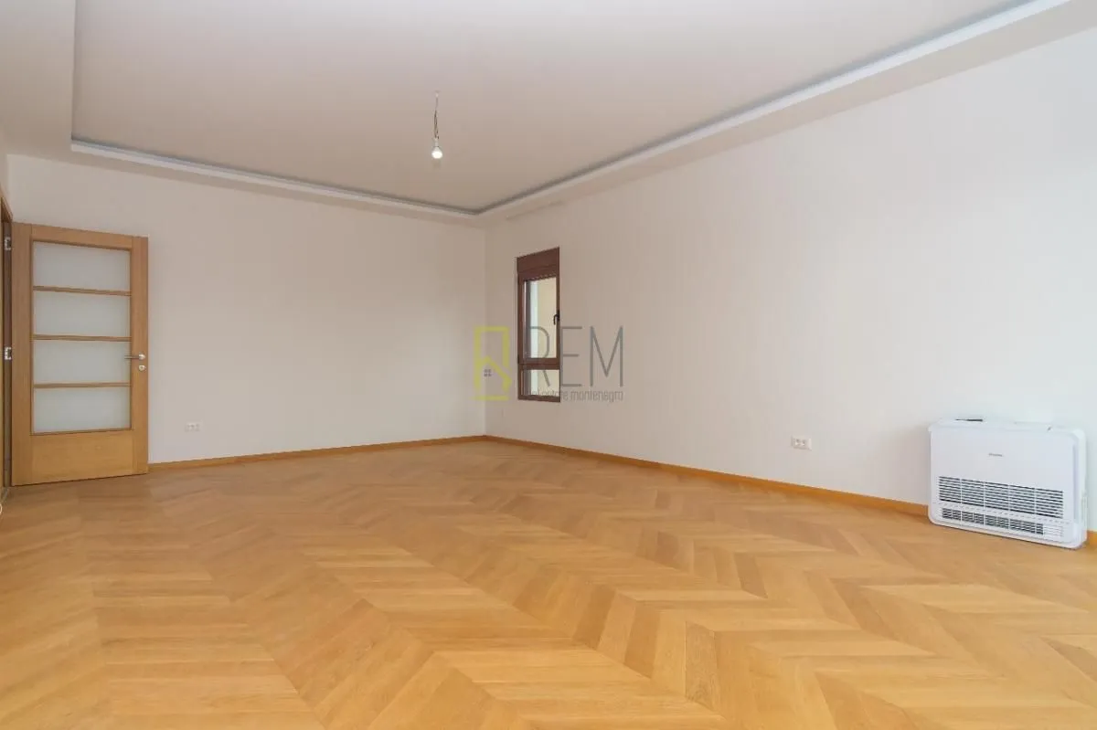 Prodaja, trosoban stan, 142m², Gorica C, Podgorica