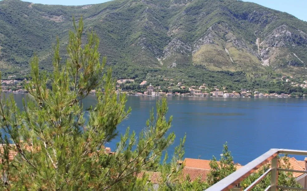 Prodaja, trosoban stan, 108m², Dobrota, Kotor