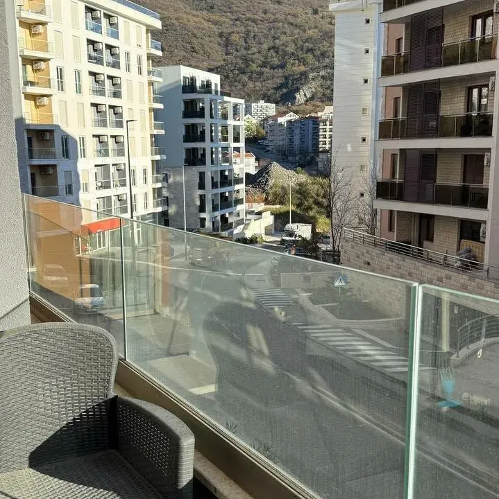 Izdavanje, jednosoban stan, 45m², Bečići, Budva