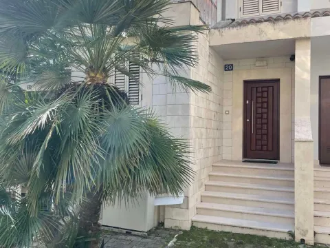Izdavanje, dvosoban stan, 130m², Budva, Crna Gora - image 3