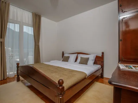 Rent, two bedroom apartment, 69m², Dobrota, Kotor - image 12