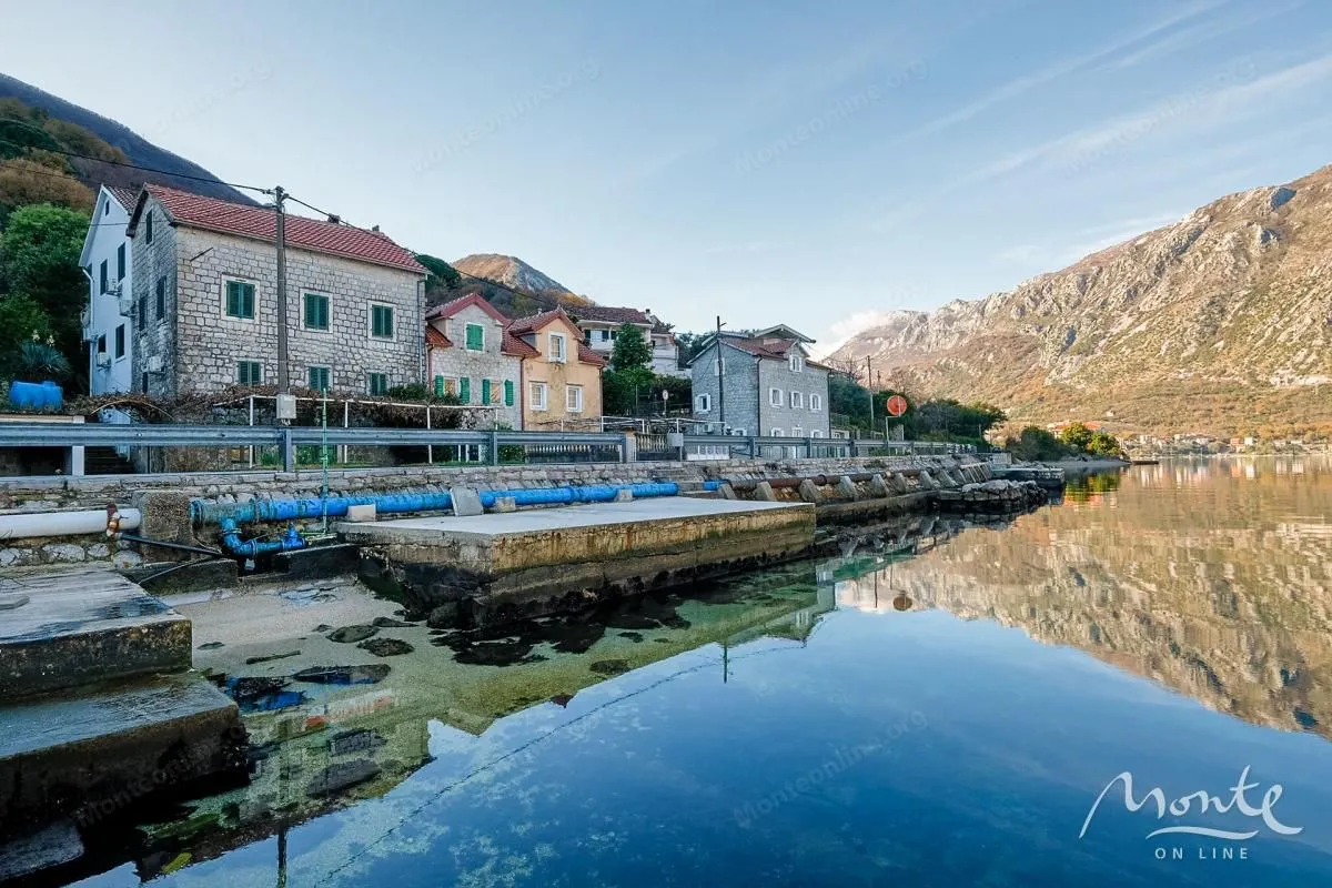 Prodaja, kuća, 333m², Kostanjica, Kotor